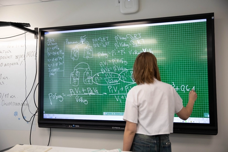 Минпросвещения утвердило нагрузку для учеников старших классов