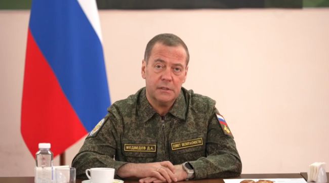 Медведев — Европе: «Завалите хлебало. Это пока цветочки!»