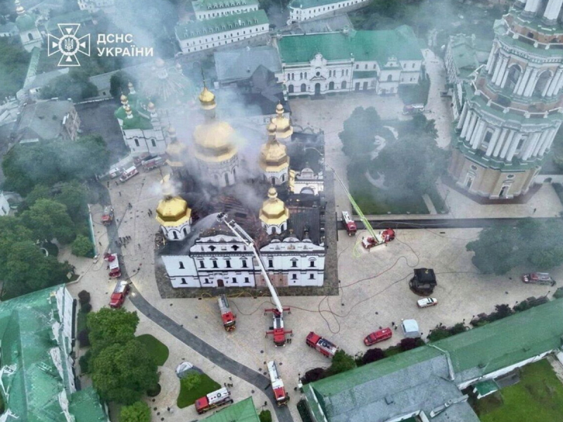 Зеленский обвинил РФ в ударе по Киево-Печерской лавре, но эксперты нашли в этой версии детали, которые «не бьются»