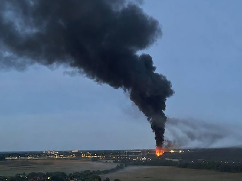 БПЛА ВСУ атаковали склады Wildberries в Краснодаре и Невинномысске, а также нефтебазу в Армавире — опубликовано видео