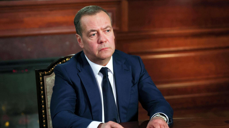 Медведев пообщался с Пезешкианом на церемонии прощания с Али Хаменеи