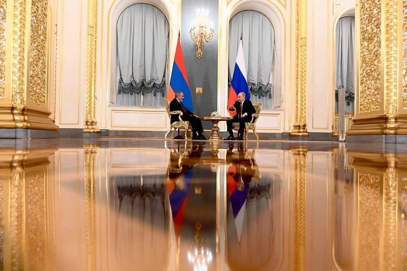 Путин и Пашинян созвонились, чтобы обсудить ситуацию в отношениях РФ и Армении