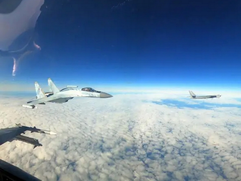 Sohu: F-35 США приблизился к Ту-95МС РФ — российский Су-35 и китайский J-16 устроили «сюрприз»