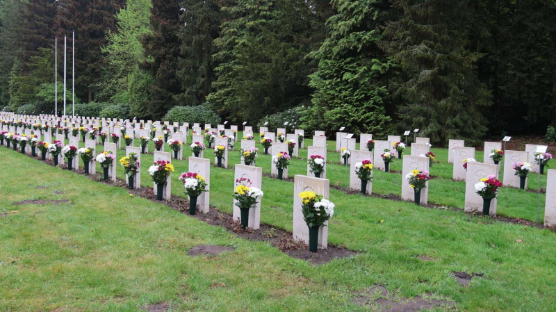 Вандалы осквернили мемориал советских солдат в Нидерландах