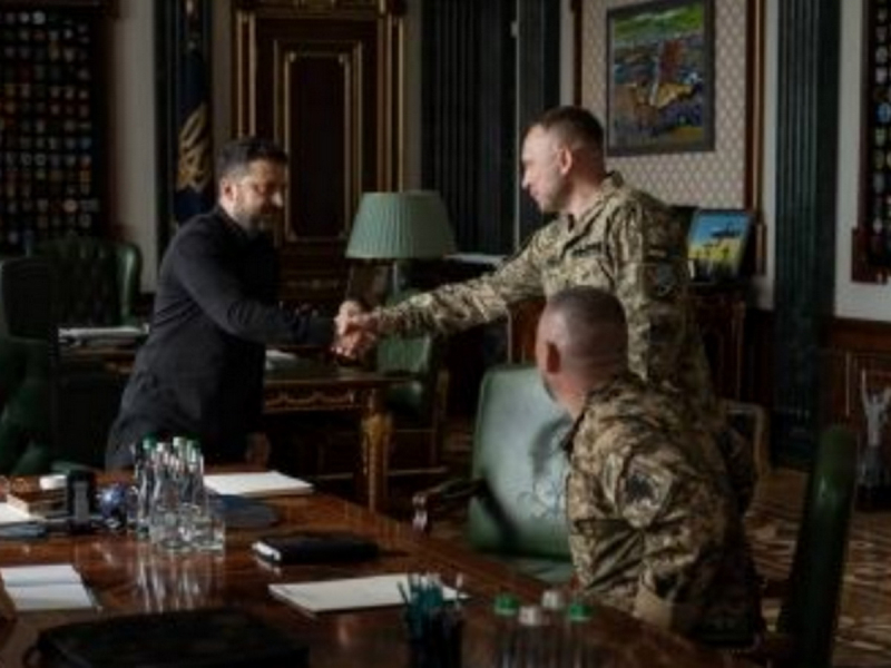 Зеленский объявил о смене главкома ВСУ: Сырского заменит Михаил Драпатый