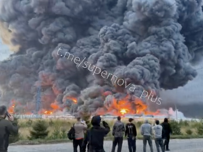 Более 600 БПЛА атаковали Москву и Подмосковье: у МКАД пострадали три человека, пожар на складе Wildberries в Подольске