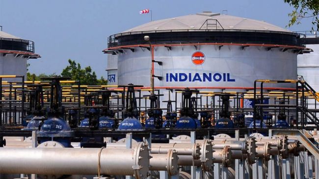 Индийские НПЗ готовы доплатить за российскую нефть: борьба с Китаем продолжается