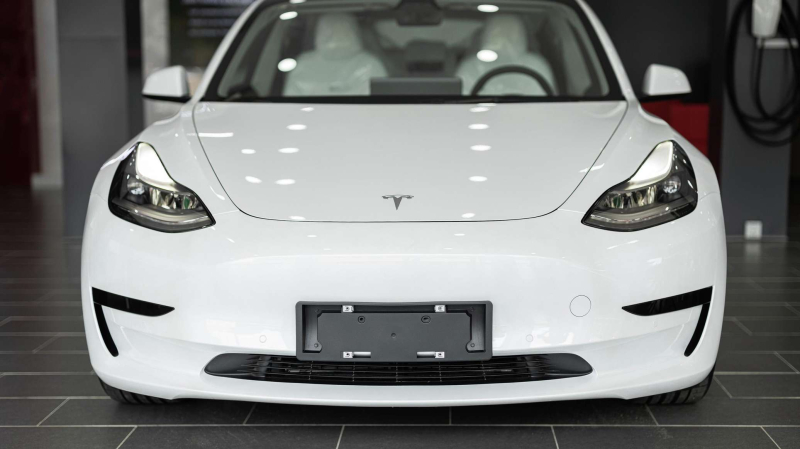 Tesla отзывает из Китая почти 3 млн электрокаров из-за дверных ручек