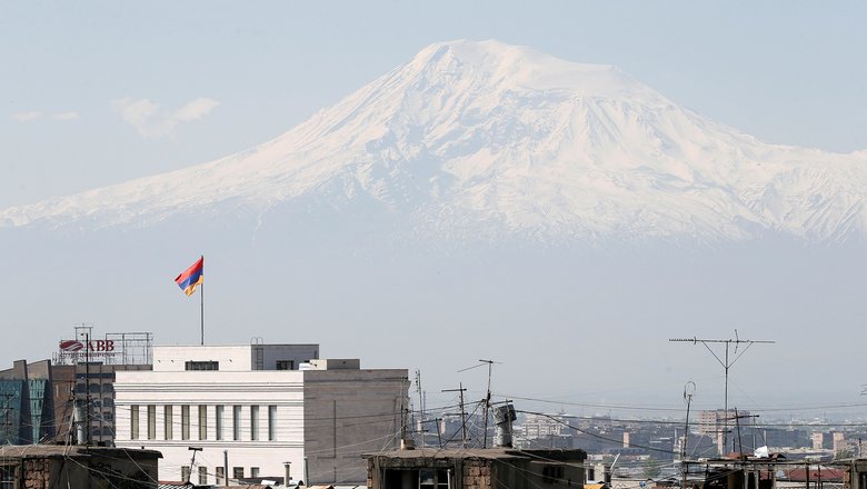 Экс-главком армии Армении отказался от гражданства республики